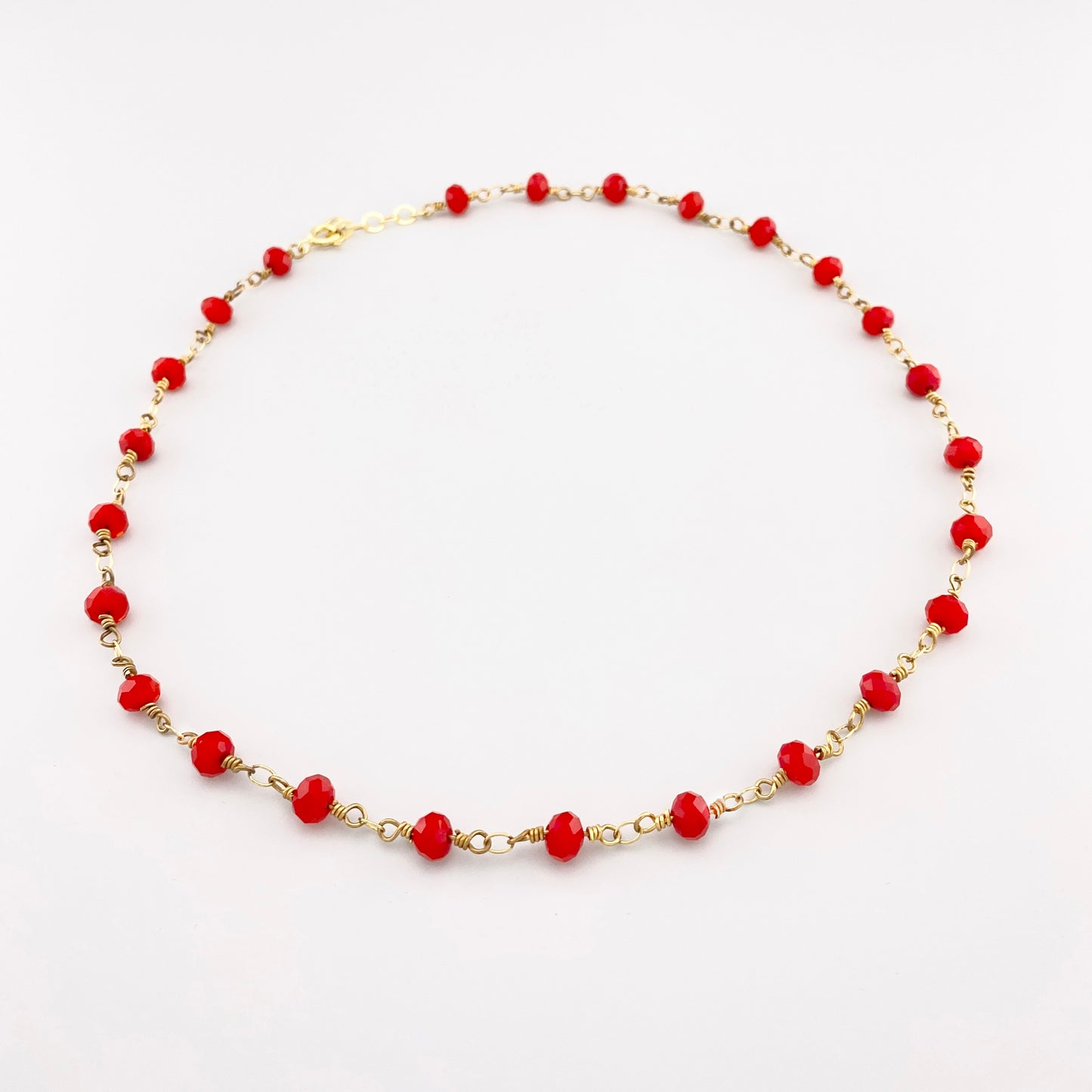 naszyjnik z czerwonym kamieniem