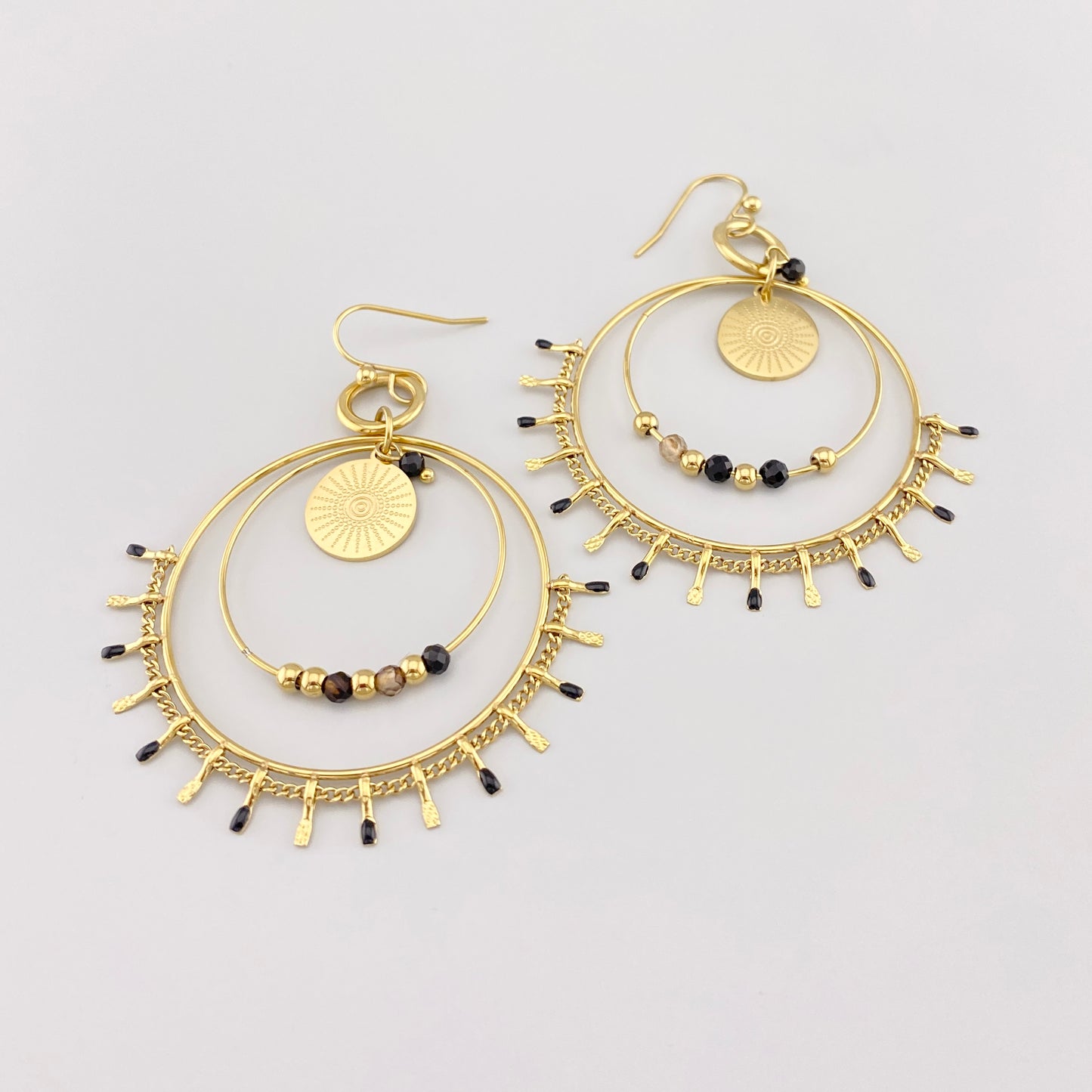 Hoop earrings with pendants IRL (France)