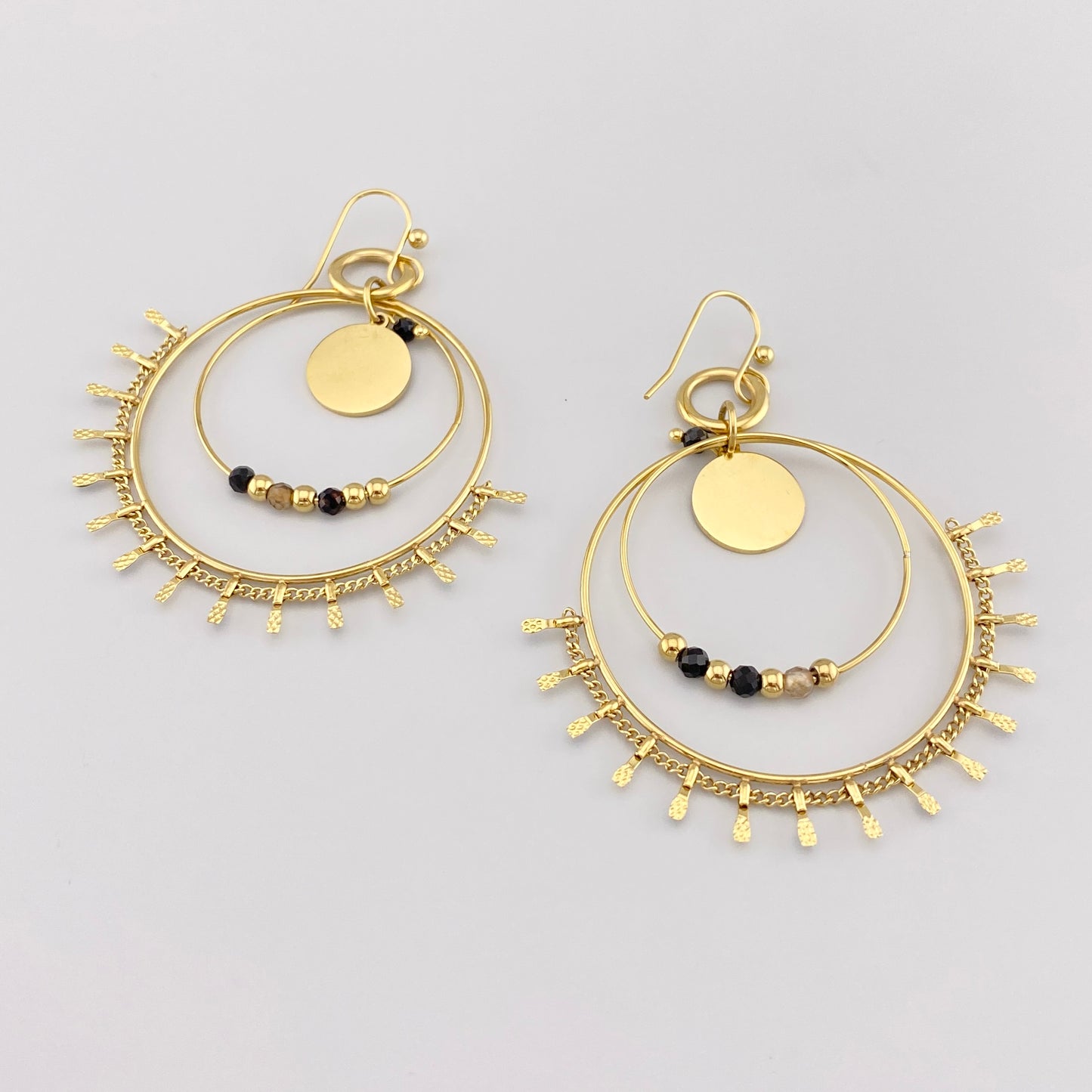 Hoop earrings with pendants IRL (France)