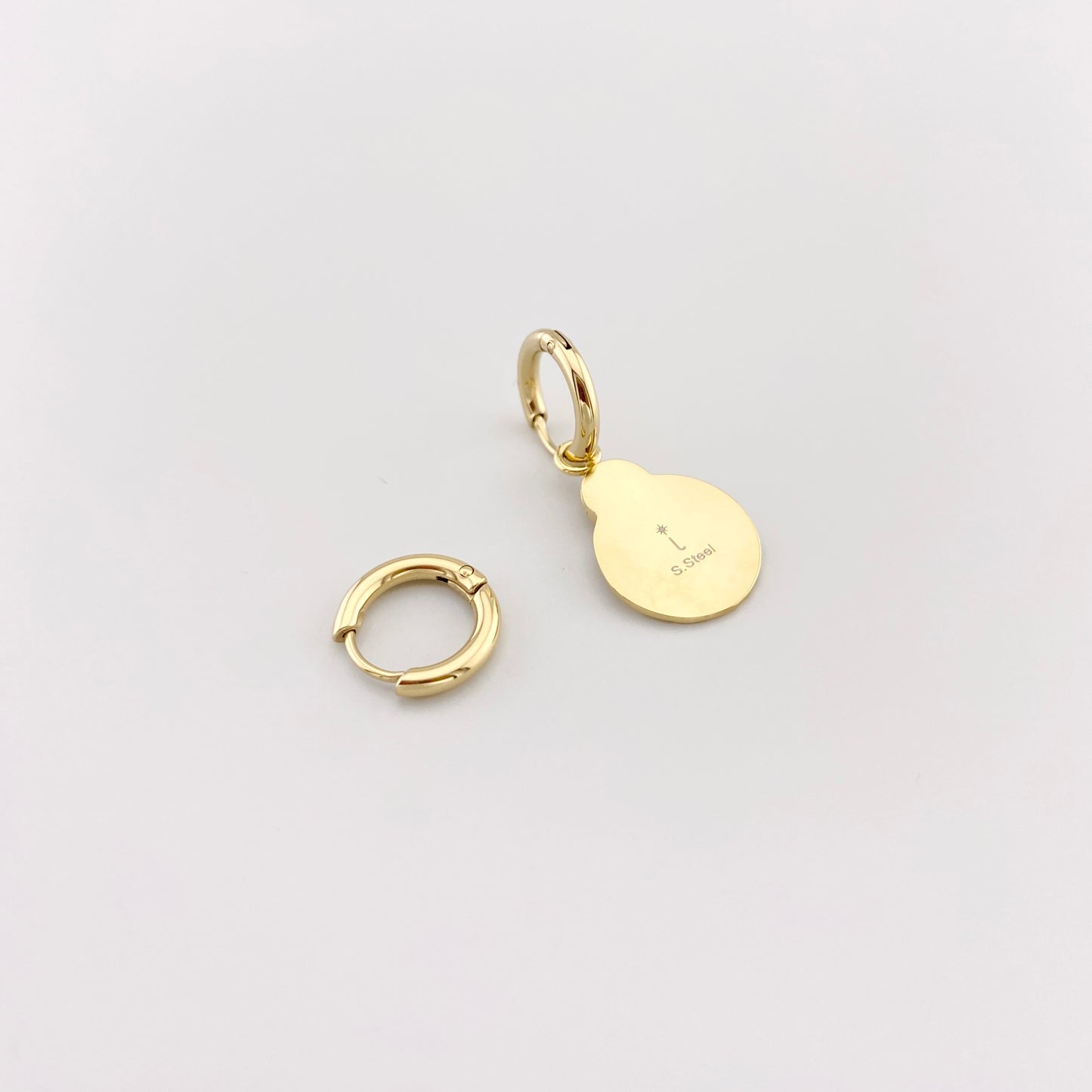 Asymmetric hoop earrings IRL (France)