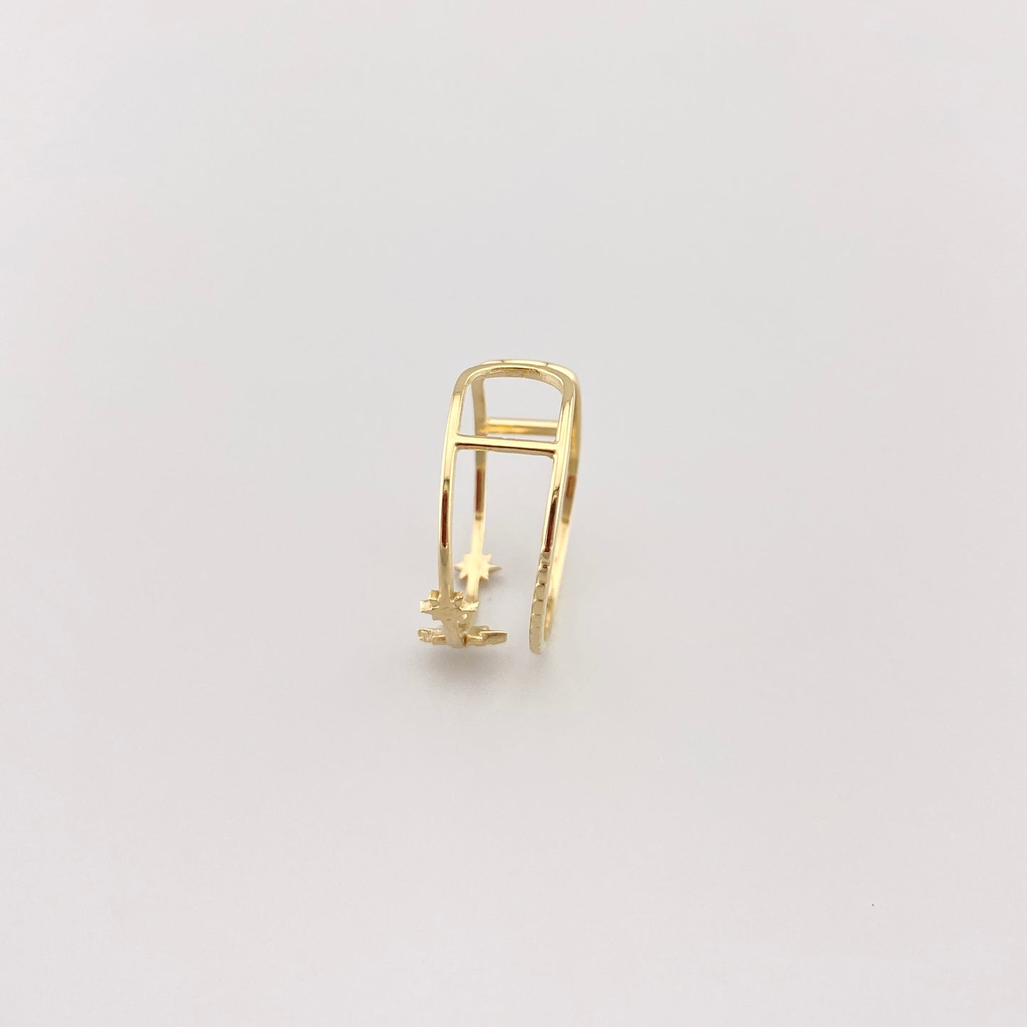 Anillo doble IRL dorado con estrella visto de lado