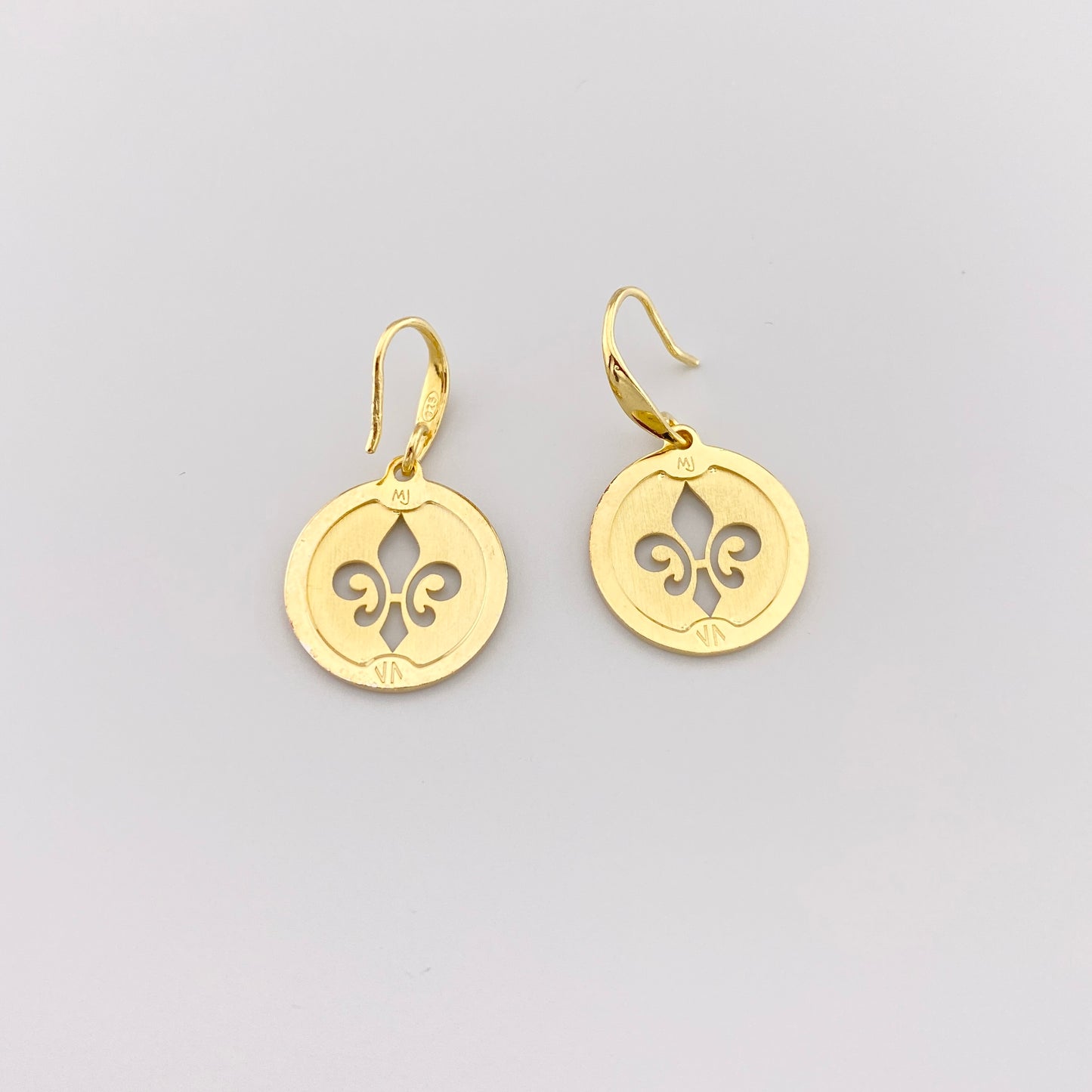 Nomination-Ohrringe rund mit Lilienmotiv und 24K Vergoldung