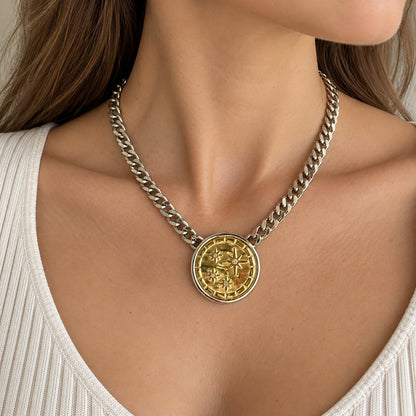 Necklace with medallion Ikita (France)