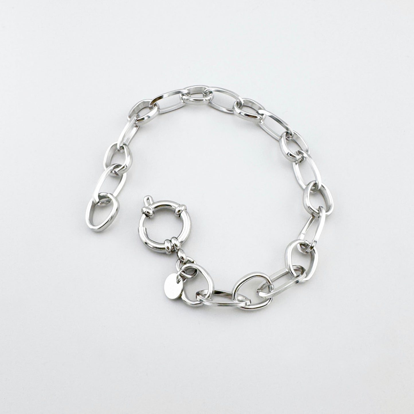 Pulsera de acero inoxidable con eslabones modernos y cierre de anilla, marca francesa Ikita.