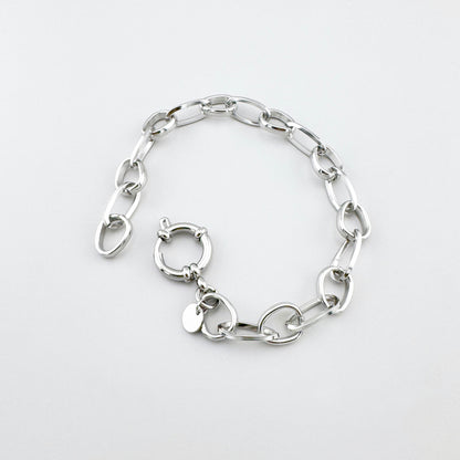 Pulsera de acero inoxidable con eslabones modernos y cierre de anilla, marca francesa Ikita.