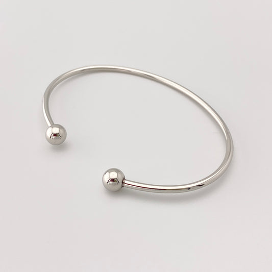 Minimalist bracelet IRL (France)