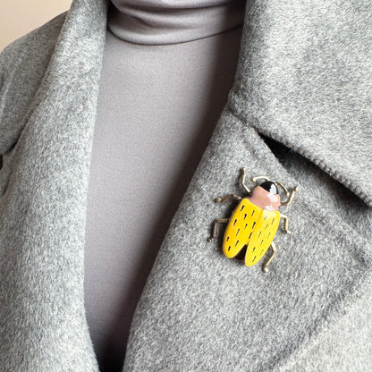Жовта брошка жук Sonata (Іспанія)