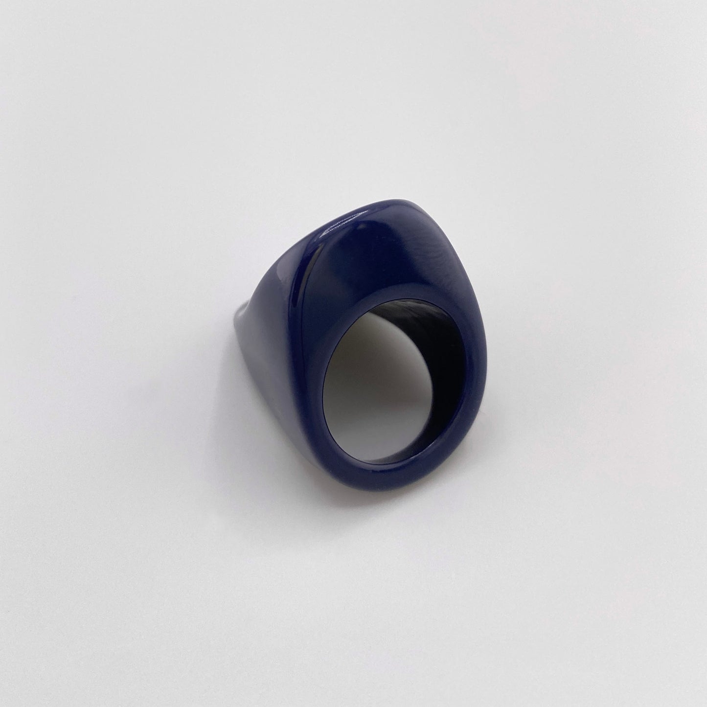 plastikowy pierścionek zaręczynowy