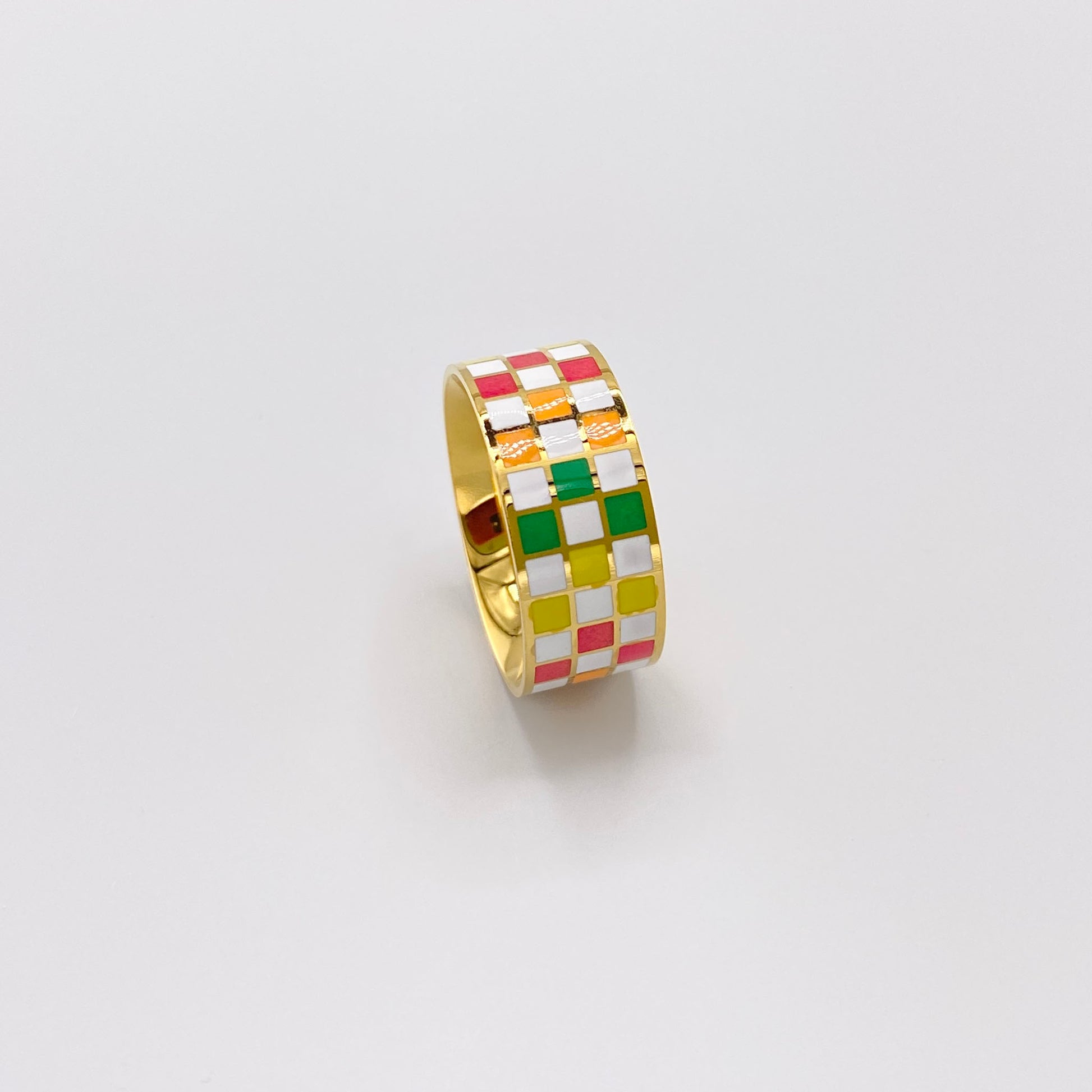 checkered ring