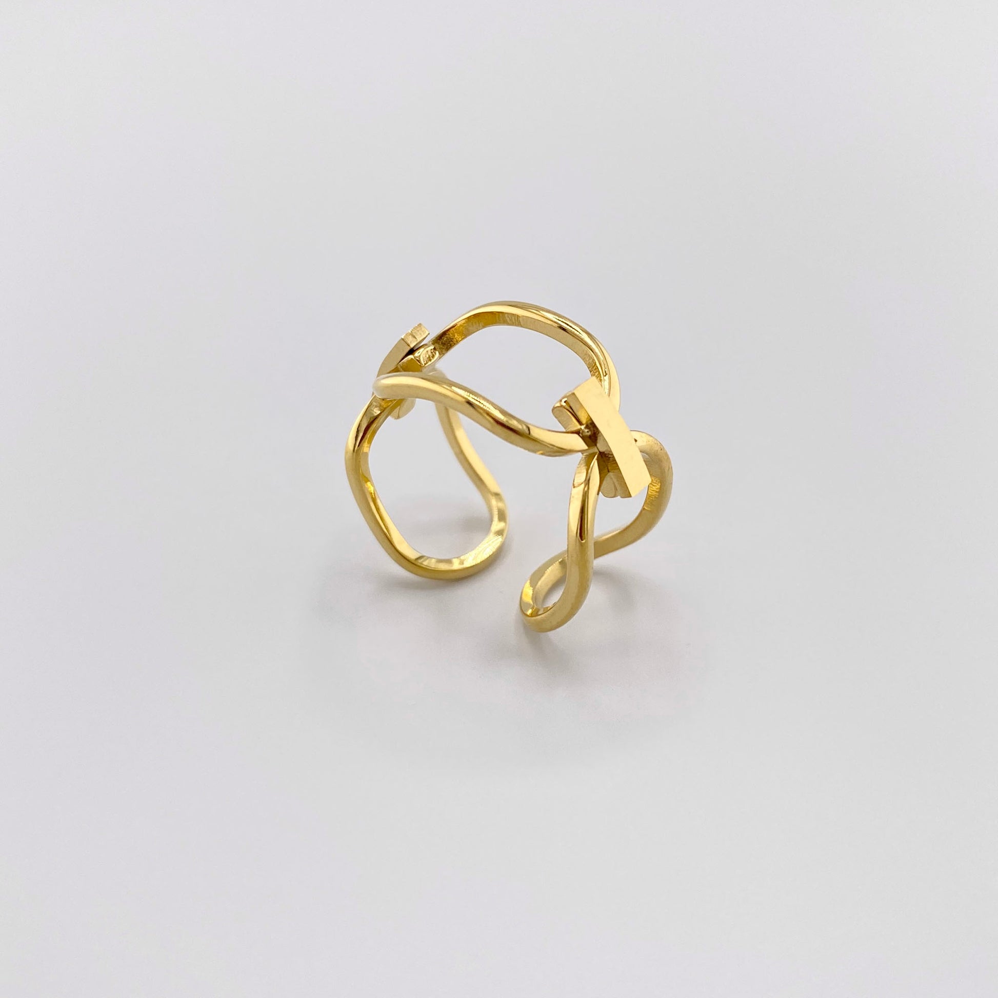 twisted ring