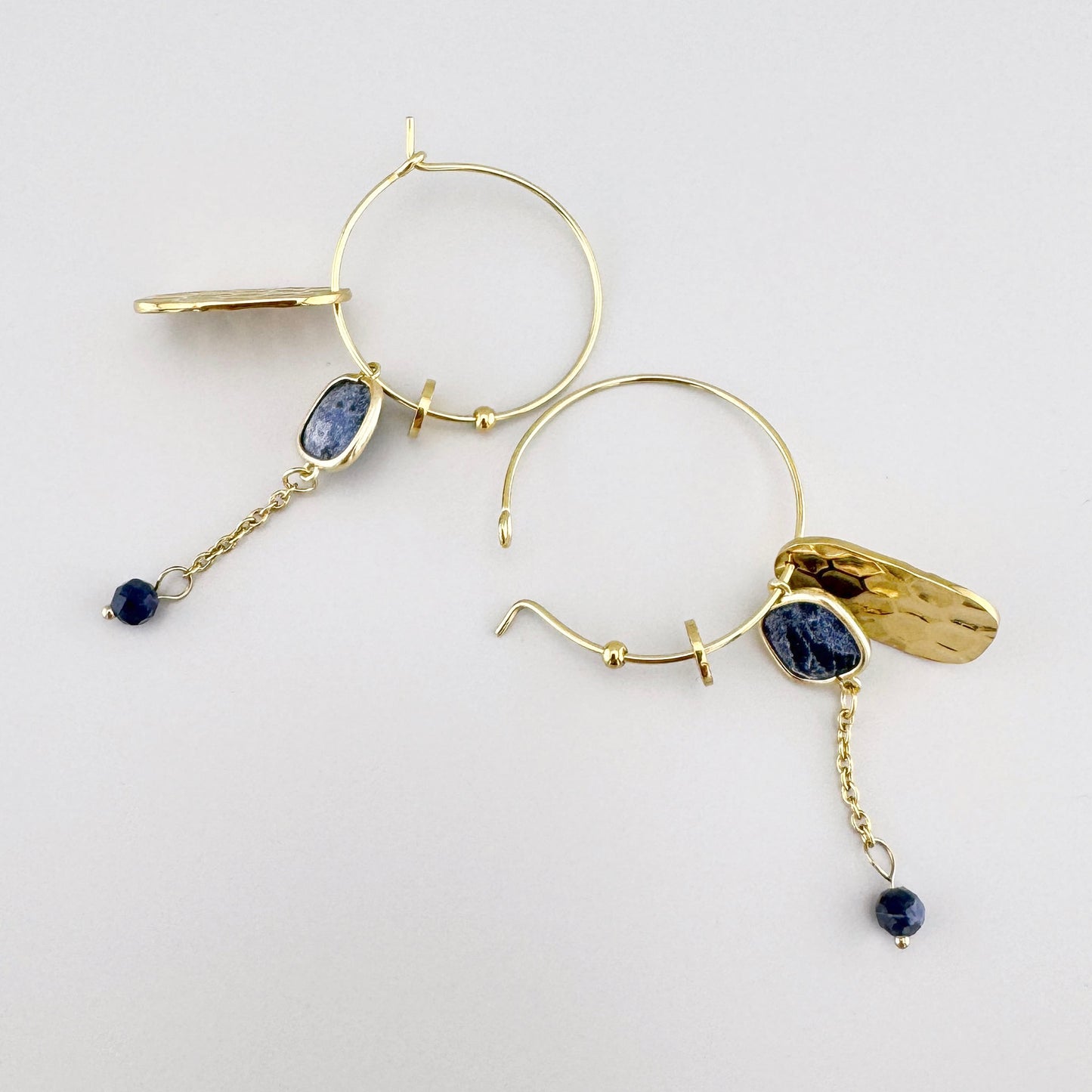 Earrings with lapis lazuli and hammered plate, French brand Ikita.