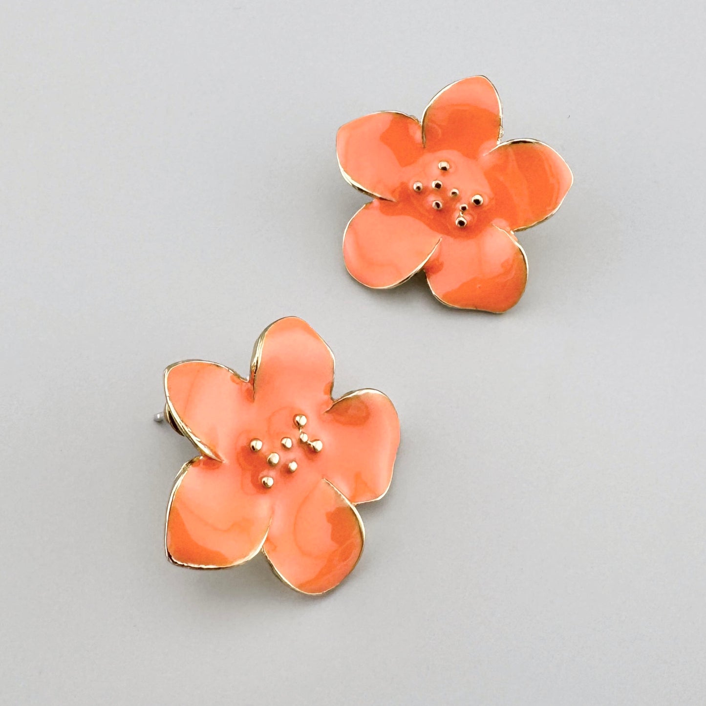 Flower-shaped earrings in a coral shade, by Spanish brand Sonata.