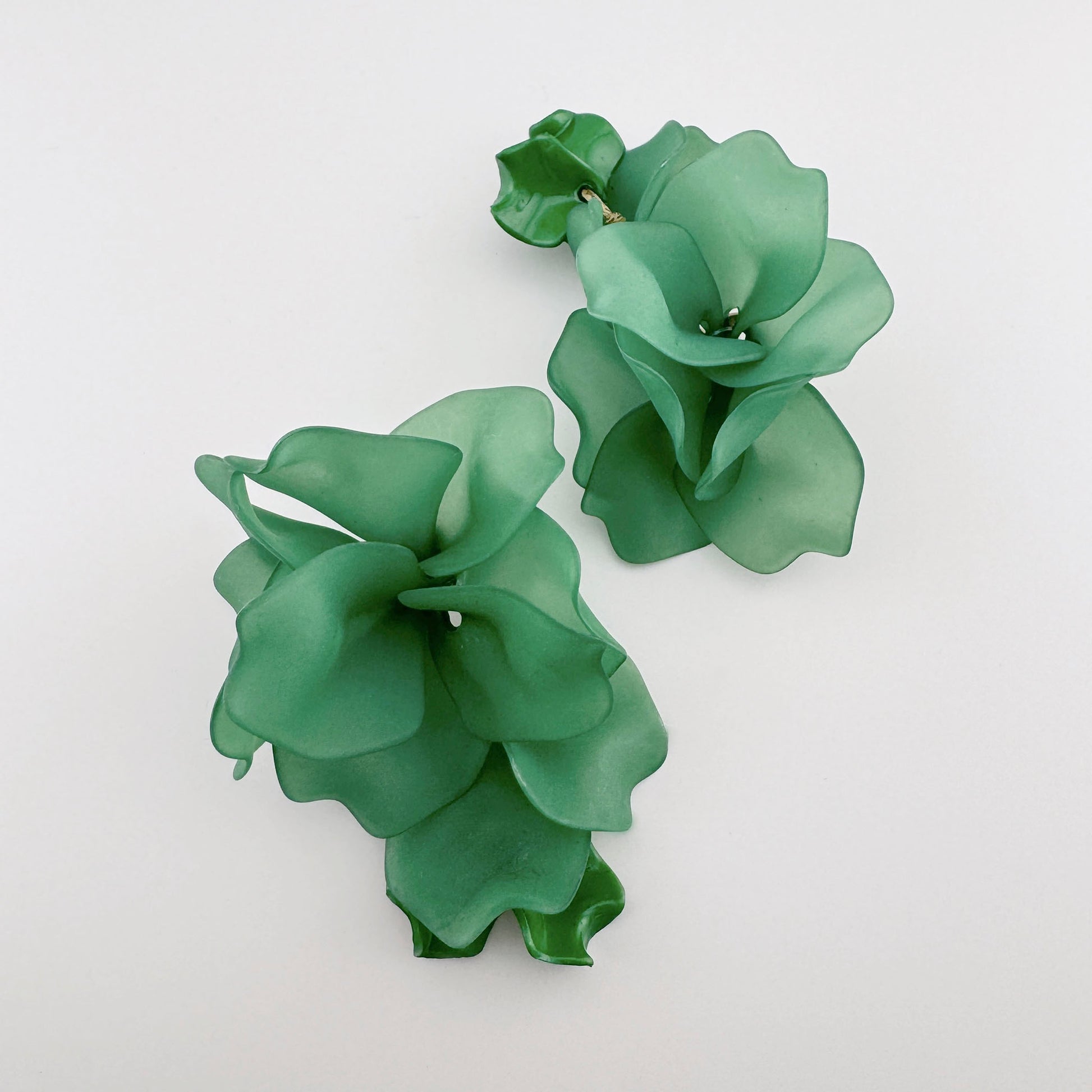 Earrings with large, spatial flowers in a deep green shade. Brand Sonata.