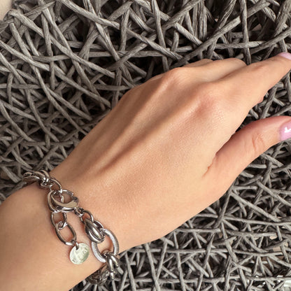 Pulsera de acero inoxidable con eslabones lisos y texturizados, marca francesa Ikita.