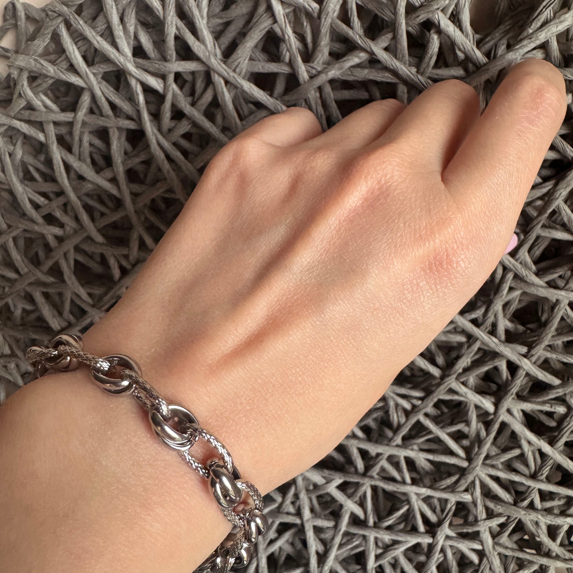 Stainless steel bracelet with a contrasting design of smooth and braided links, French brand Ikita.