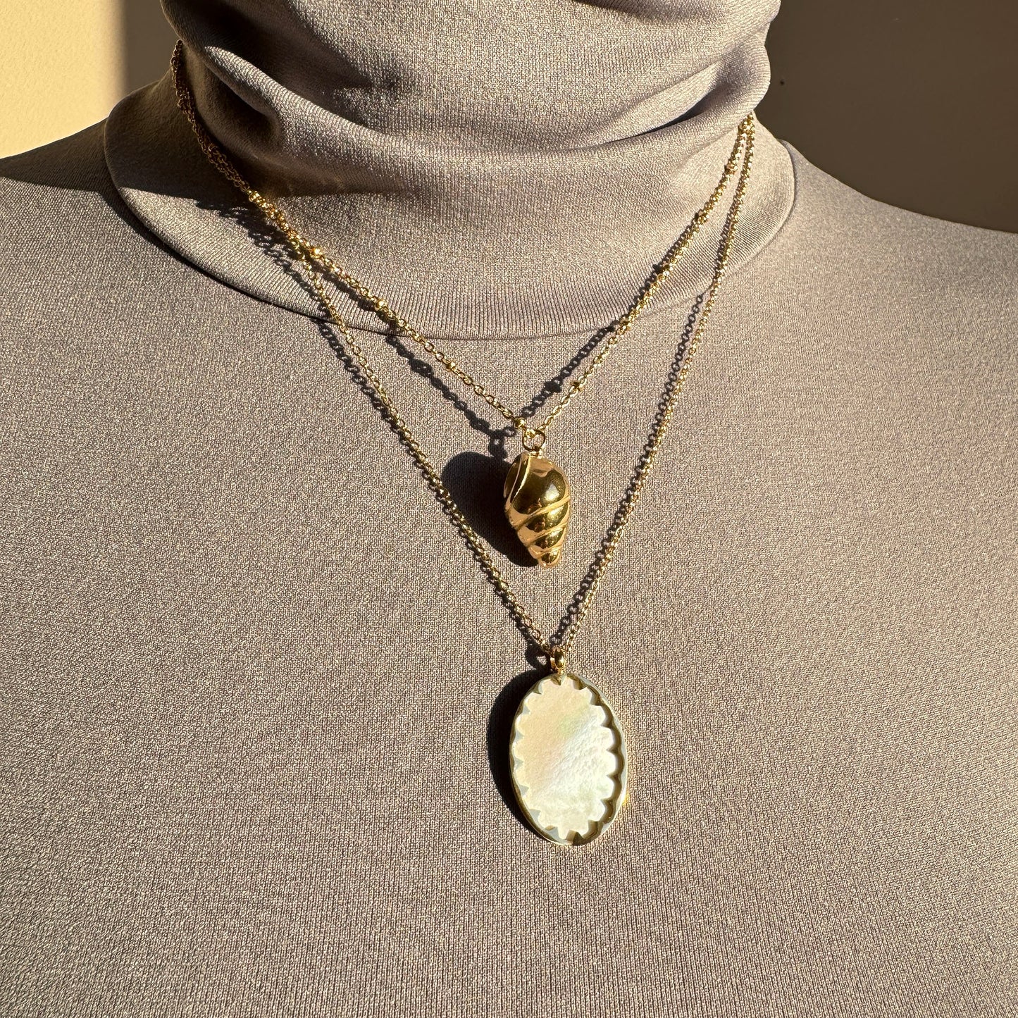 Double mother of pearl necklace Ikita (France)