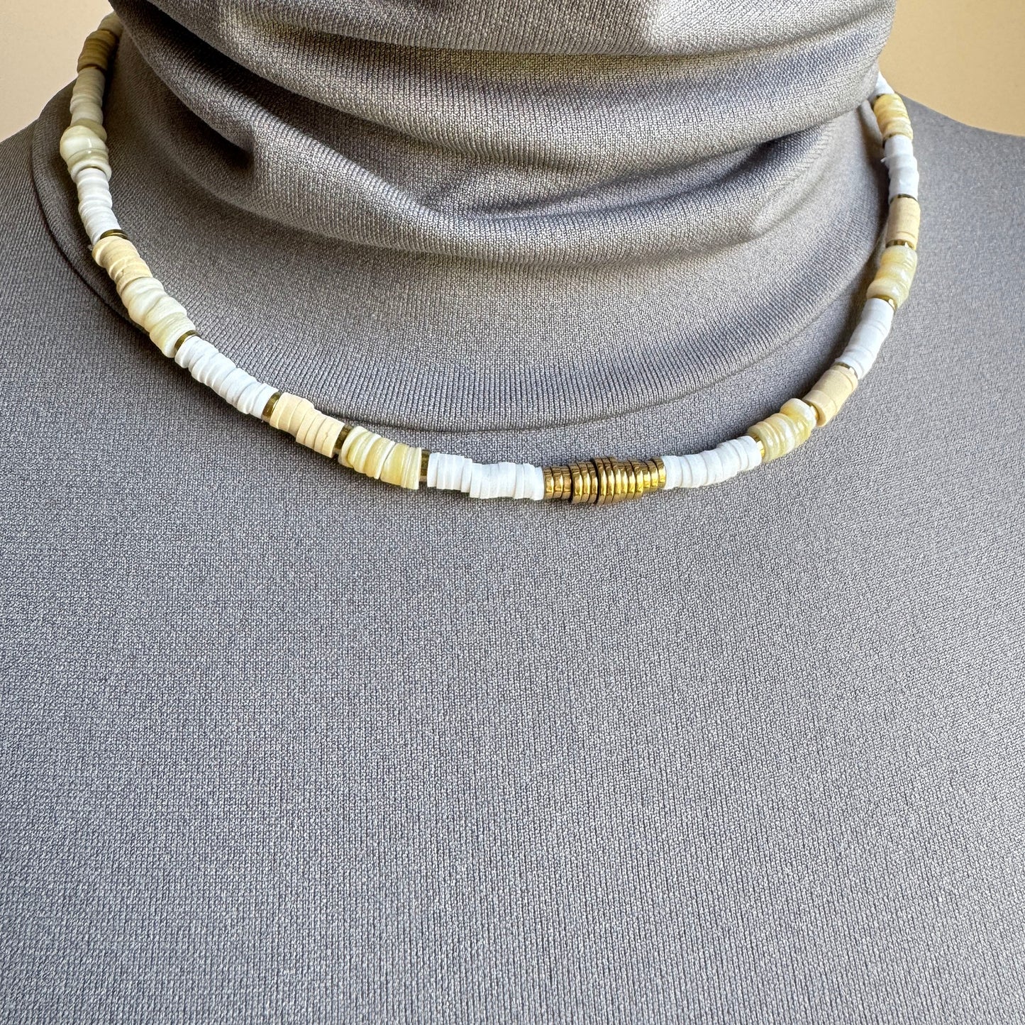 Mother of pearl necklace IRL (France)