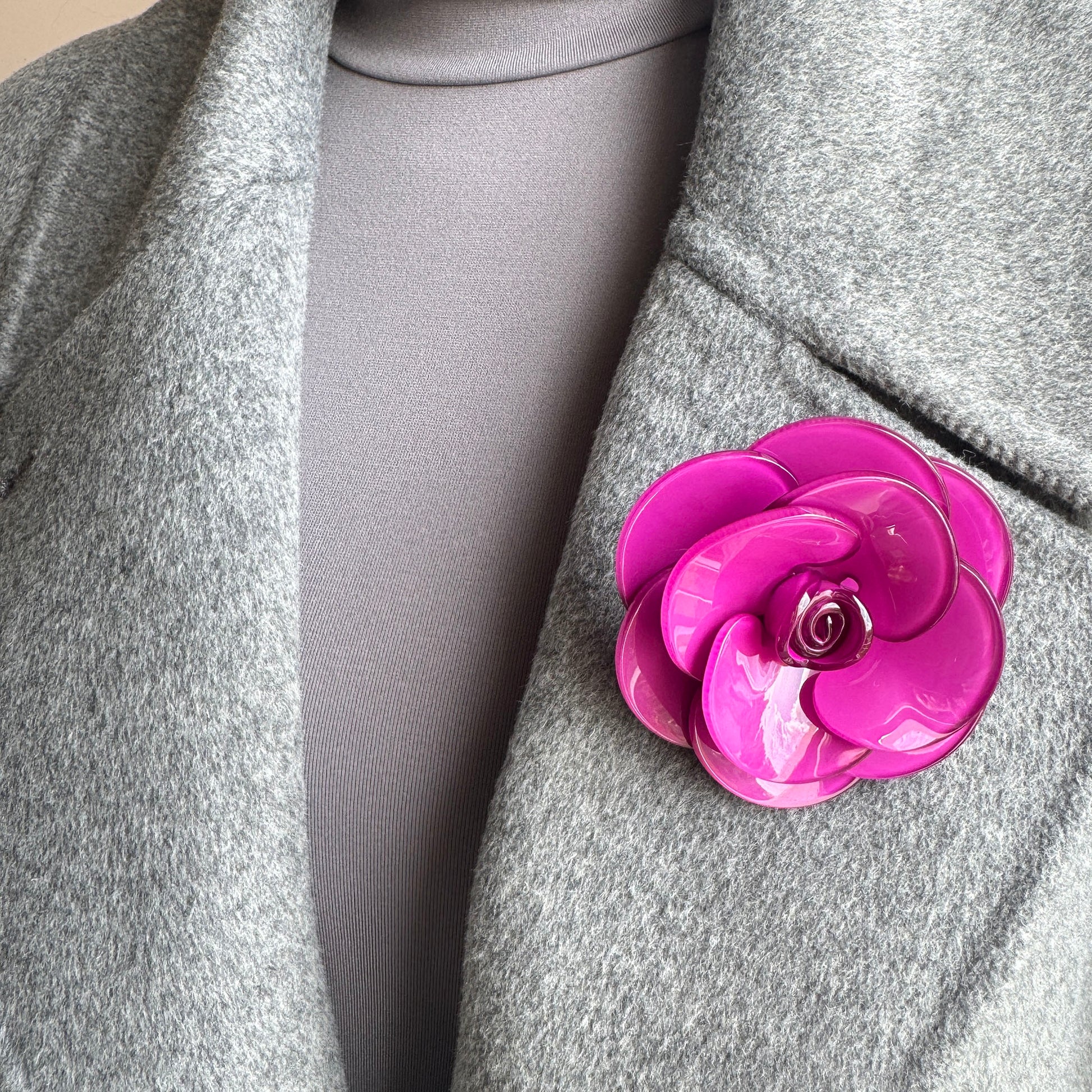 Rose-shaped brooch made of glossy fuchsia acrylic, Spanish brand Sonata.