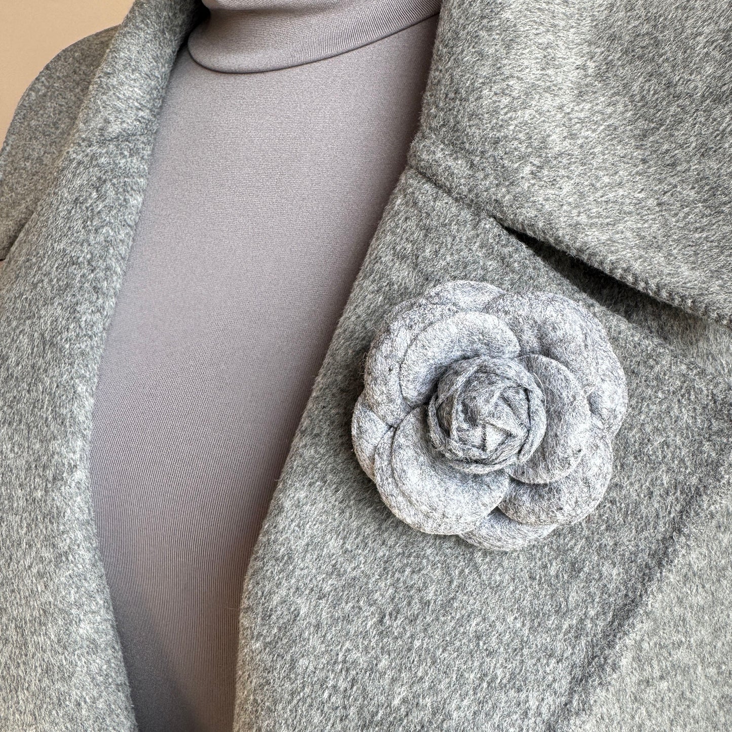 Gray felt brooch Sonata (Spain)