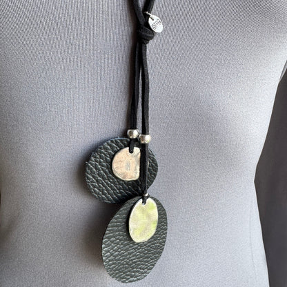 Black necklace with decor Sonata (Spain)