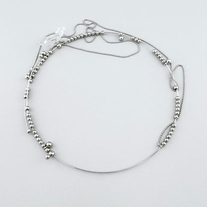 Halskette mit Metallperlen und einem transparenten Anhänger in Blumenform, spanische Marke Maravillas.