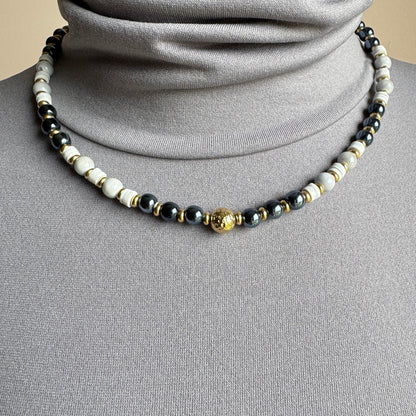 Necklace with ceramic beads in white and graphite tones and gold-plated accents, French brand Ikita.