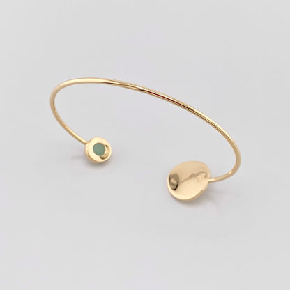 Bracelet ouvert avec amazonite et pastille dorée, marque française IRL.