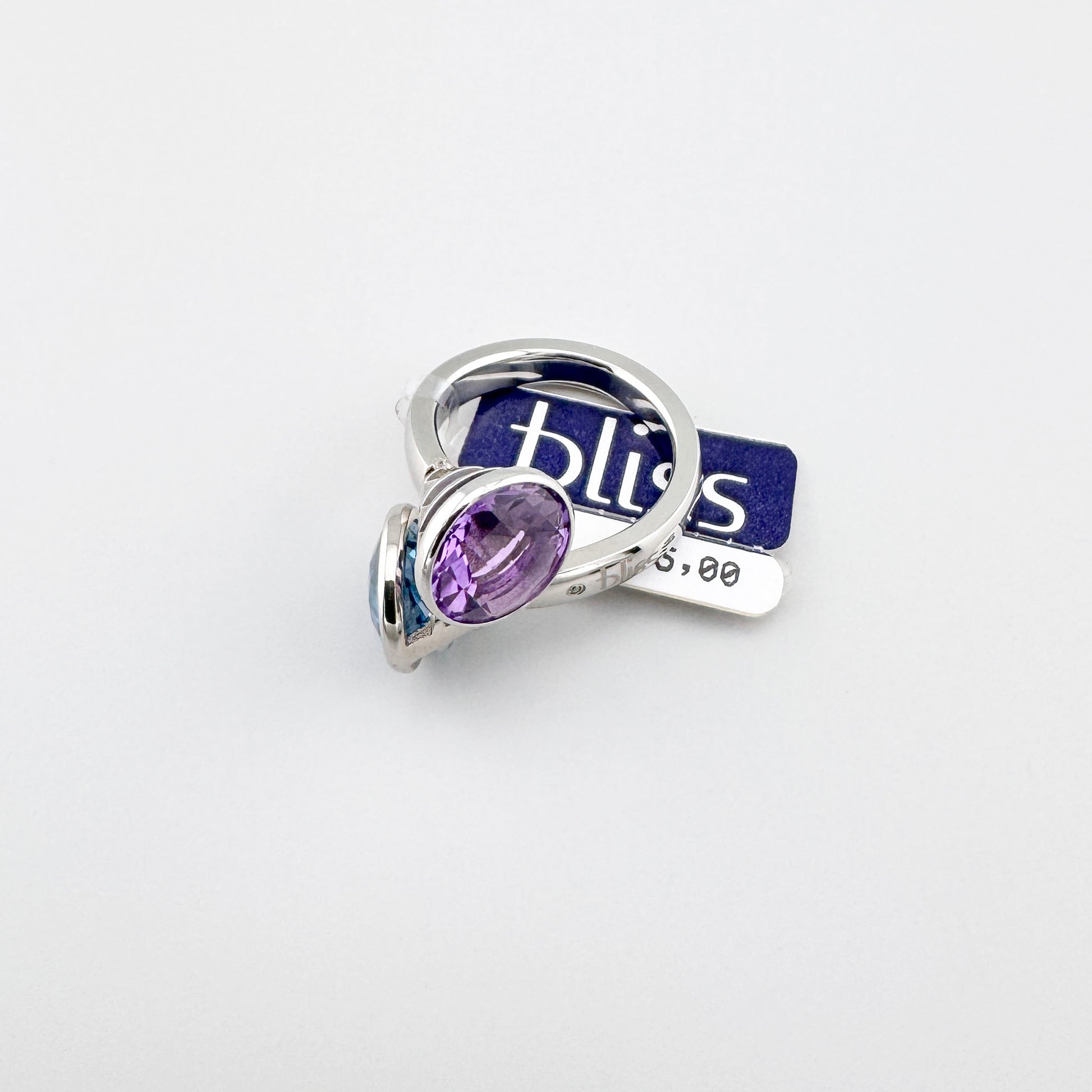 Bague quartz duo vue de profil avec pierres contrastées