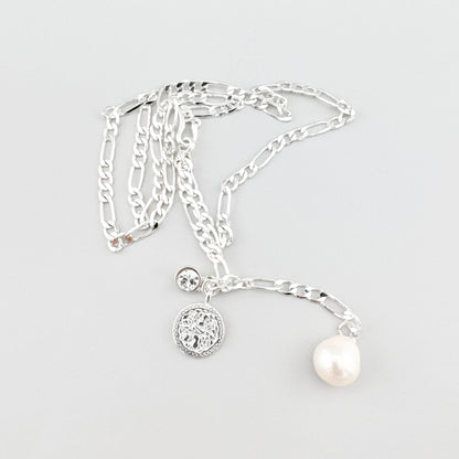 Kette Pilgrim mit unregelmäßiger Perle und asymmetrischem Kettendesign
