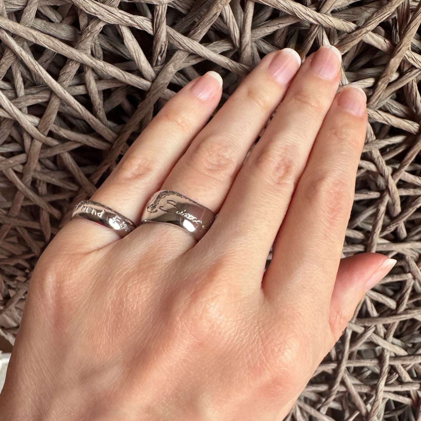 Best Friend ring Bliss Gioielli worn on the hand with a polished silver shine
