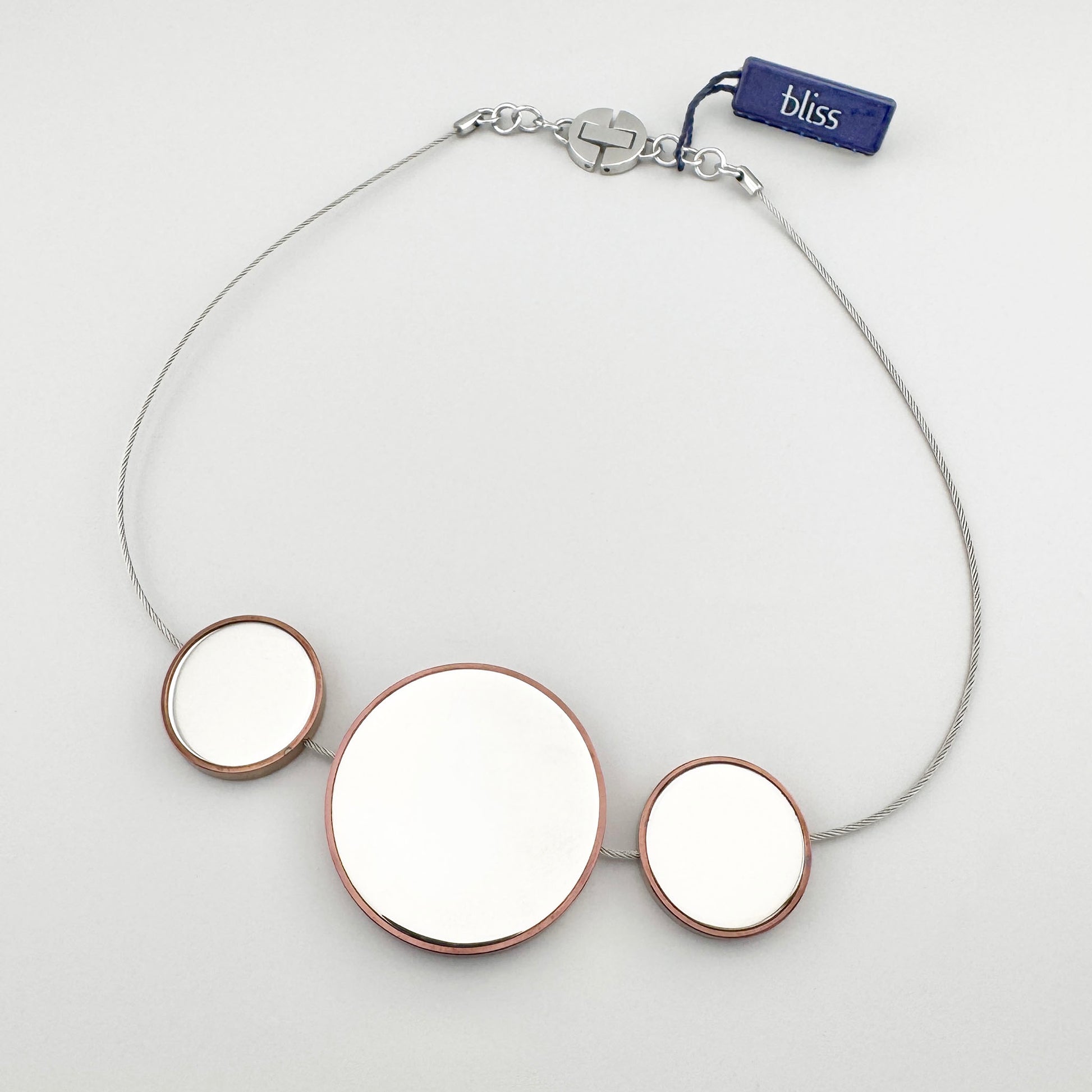 Collar con tres medallones Bliss Gioielli en tono marrón y cadena fina