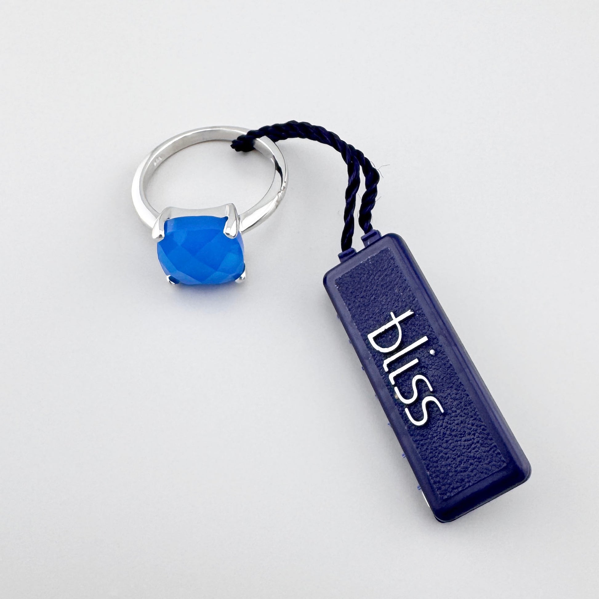 Srebrny pierścionek Bliss Gioielli z błękitnym agatem w klasycznej oprawie