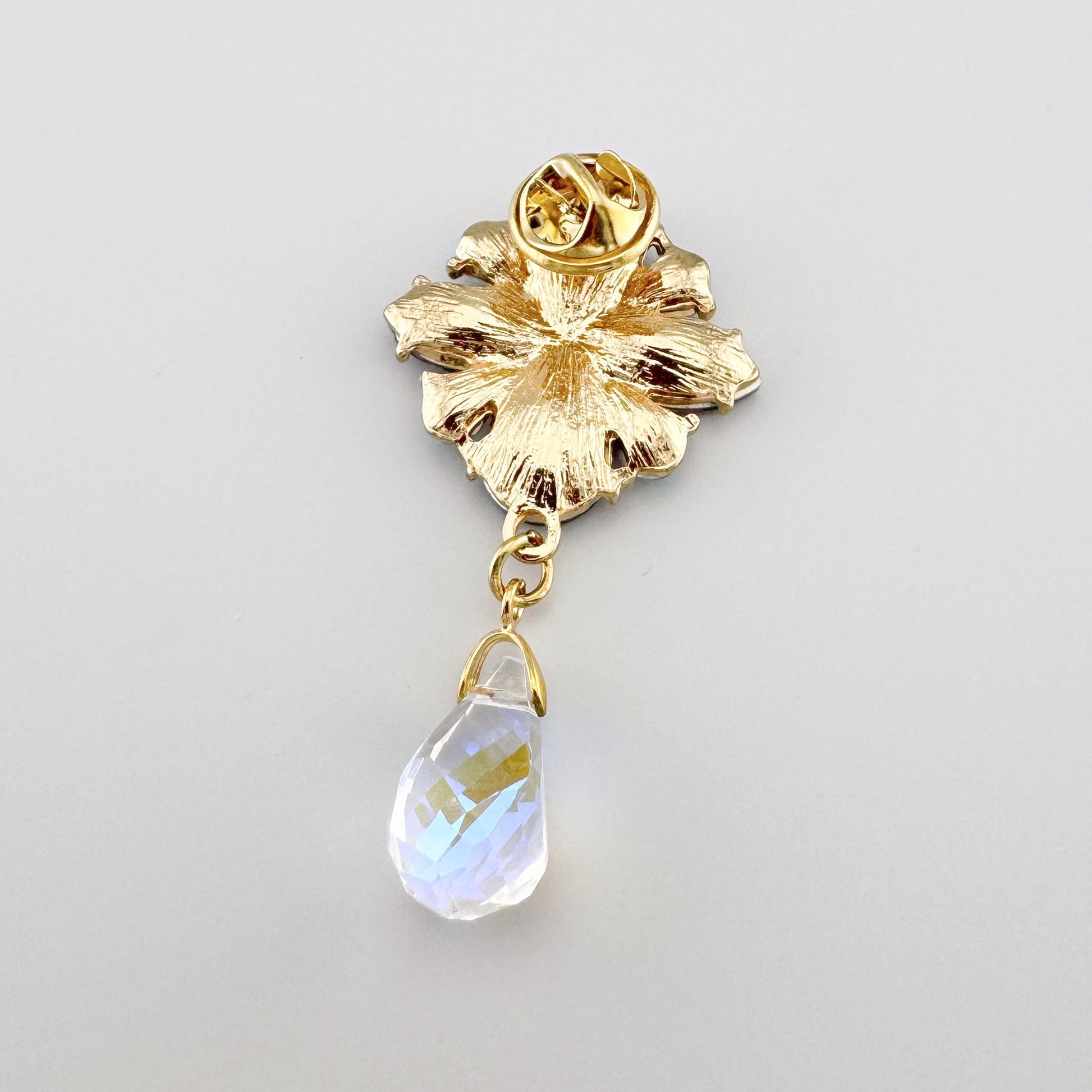 Broche fleur Sonata avec cristaux bleus et attache classique au dos