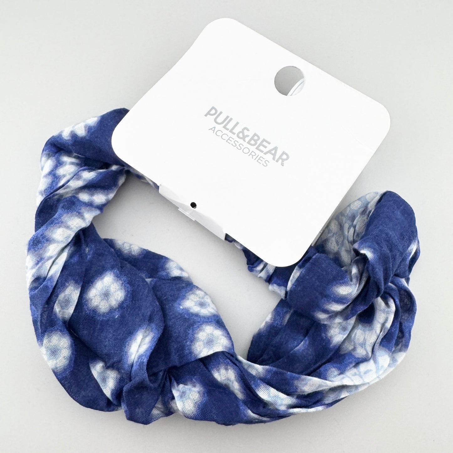 Opaska Pull&Bear we wzór tie-dye w odcieniach niebieskiego i bieli