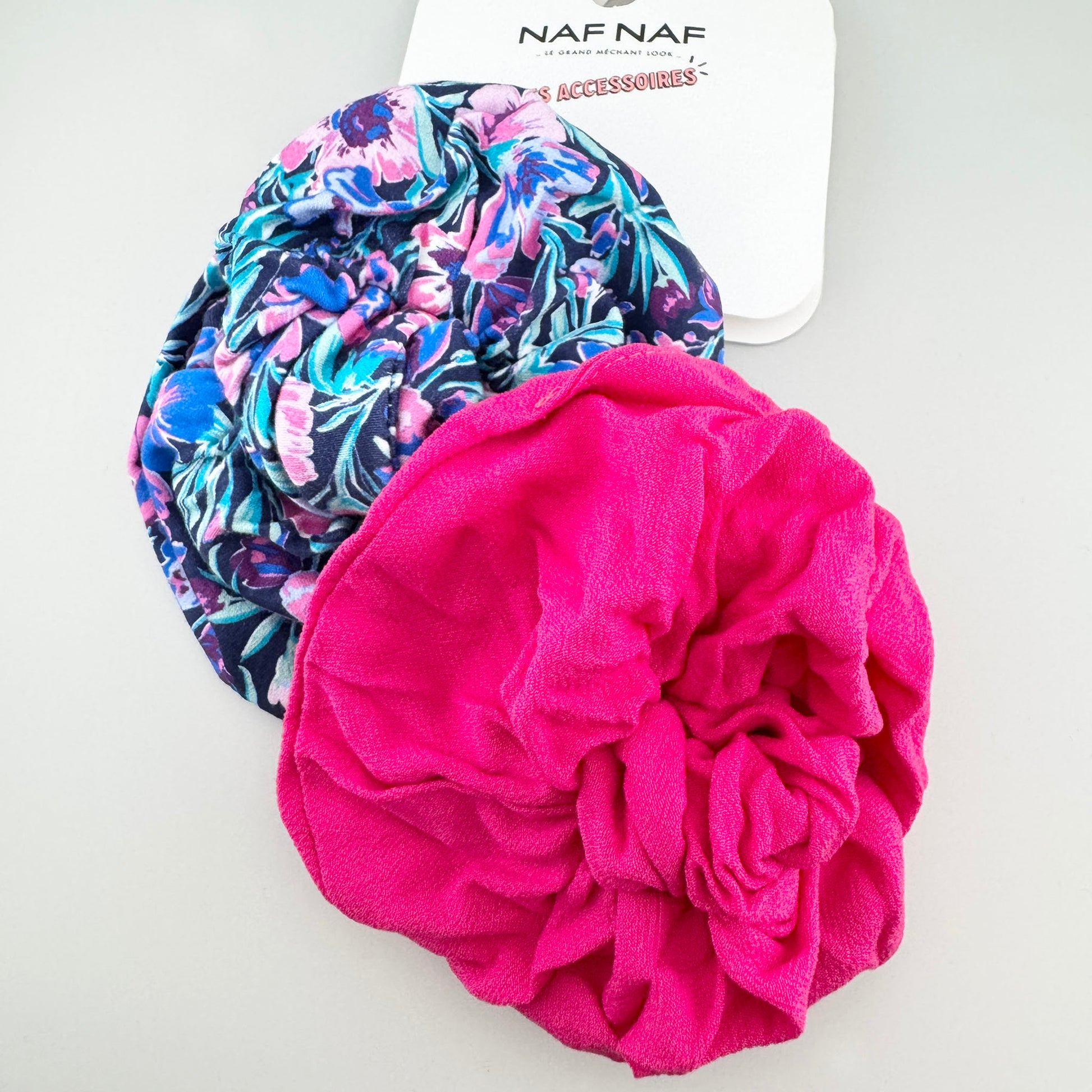 Duo de grands scrunchies Naf Naf en rose vif et imprimé floral
