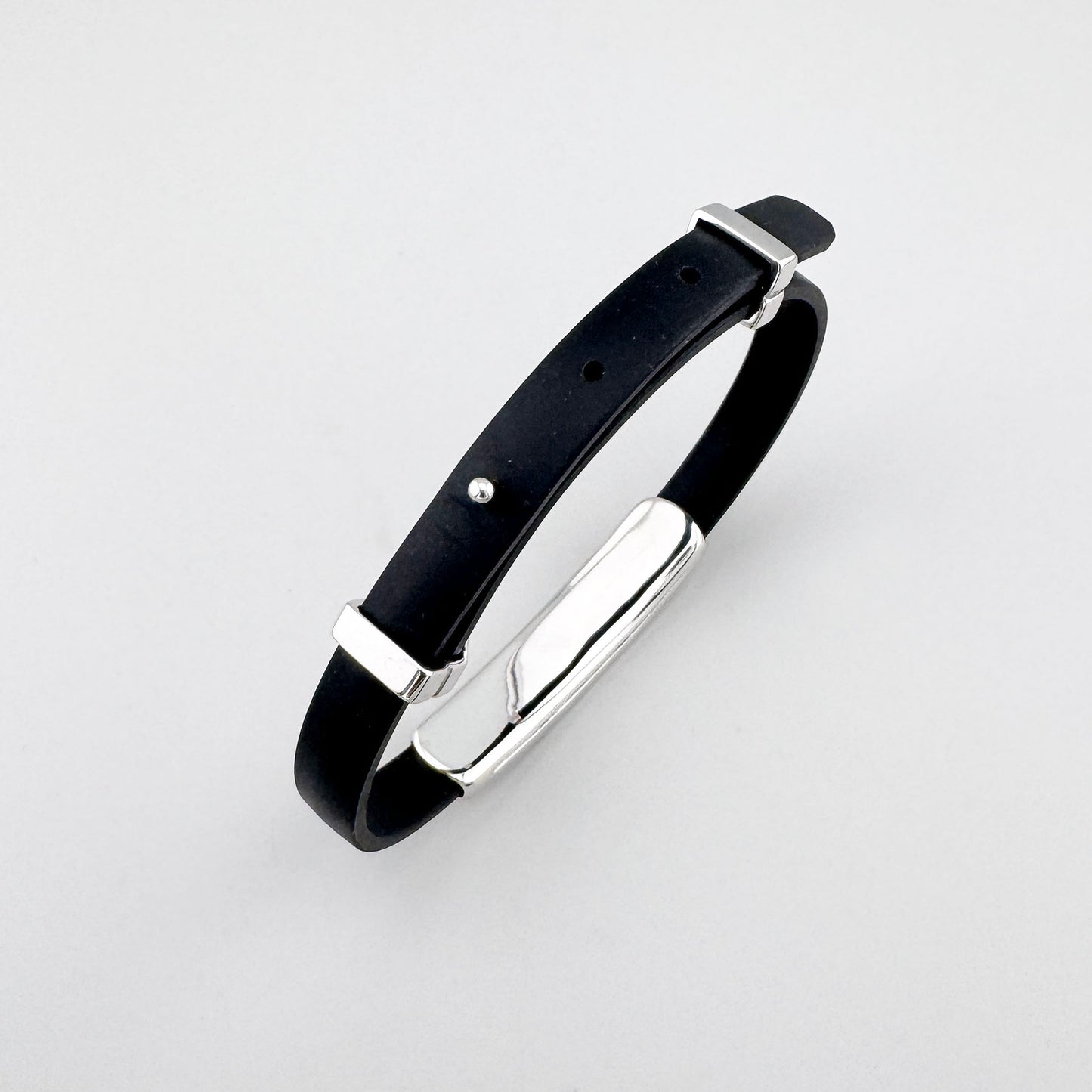 Pulsera Bliss Gioielli de plata y caucho con linea negra minimalista