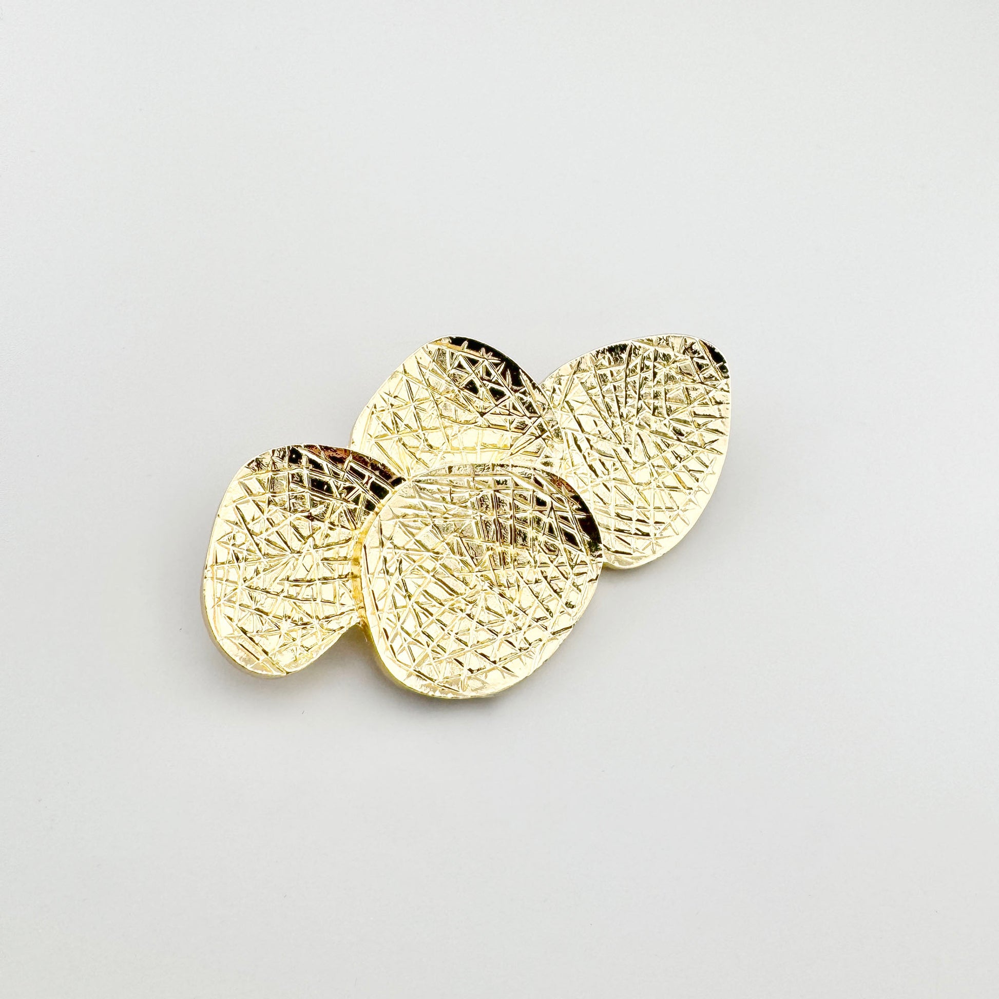 Broche géométrique dorée Sonata avec disques superposés et surface texturée