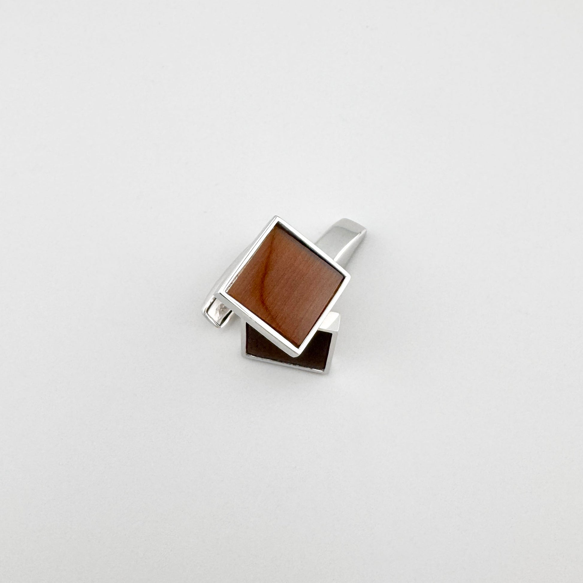 Silver cufflinks Bliss Gioielli with a brown stone and a clean geometric shape
