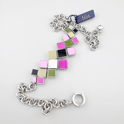 Collier Bliss Gioielli avec carres colores et chaine en acier sur fond clair