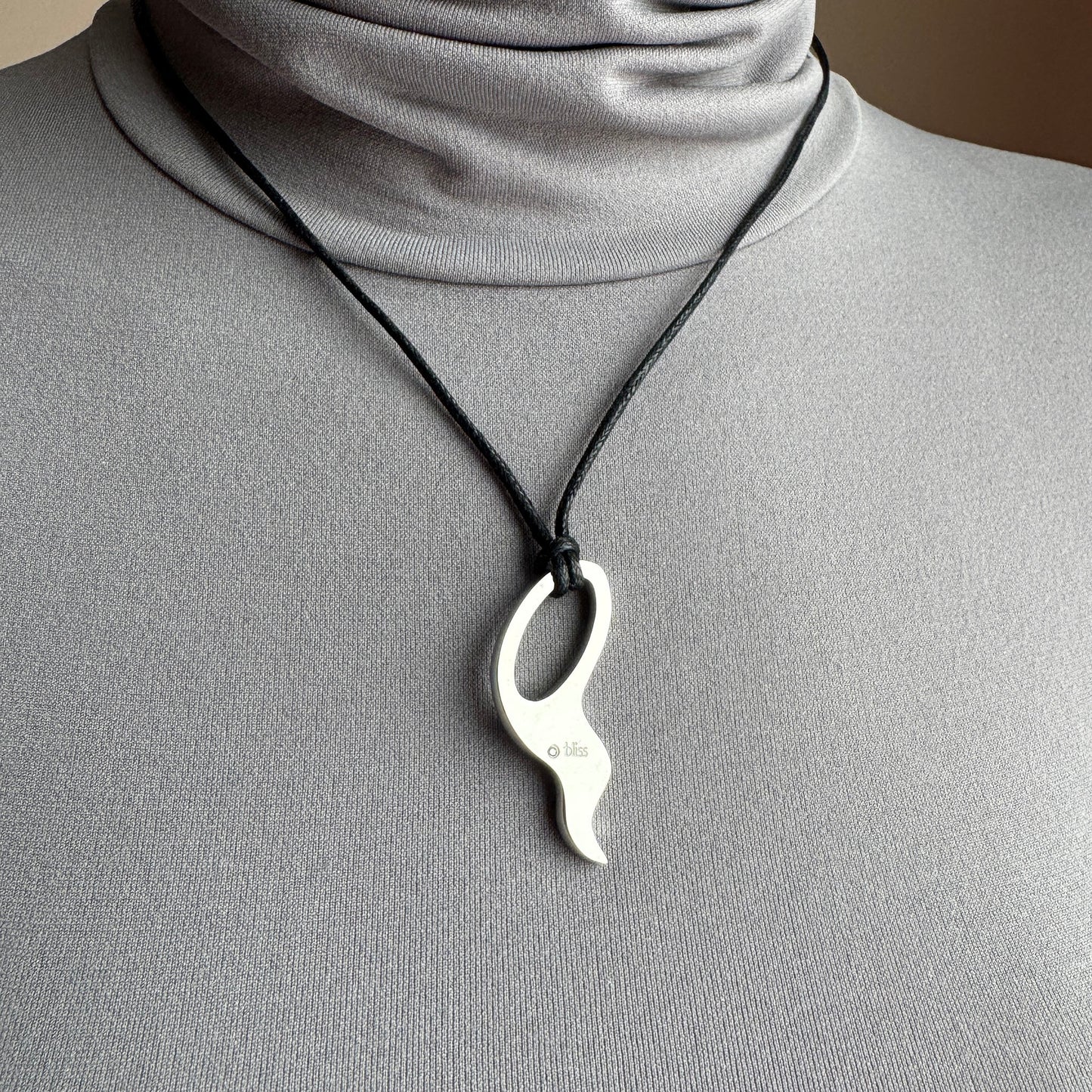 Black cord necklace Bliss Gioielli worn with an asymmetrical silver-tone pendant
