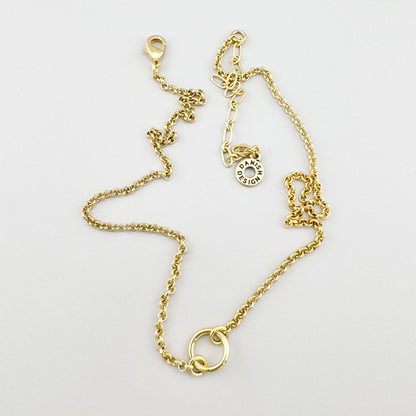 Collier Pilgrim doré avec pendentif rond et design minimaliste