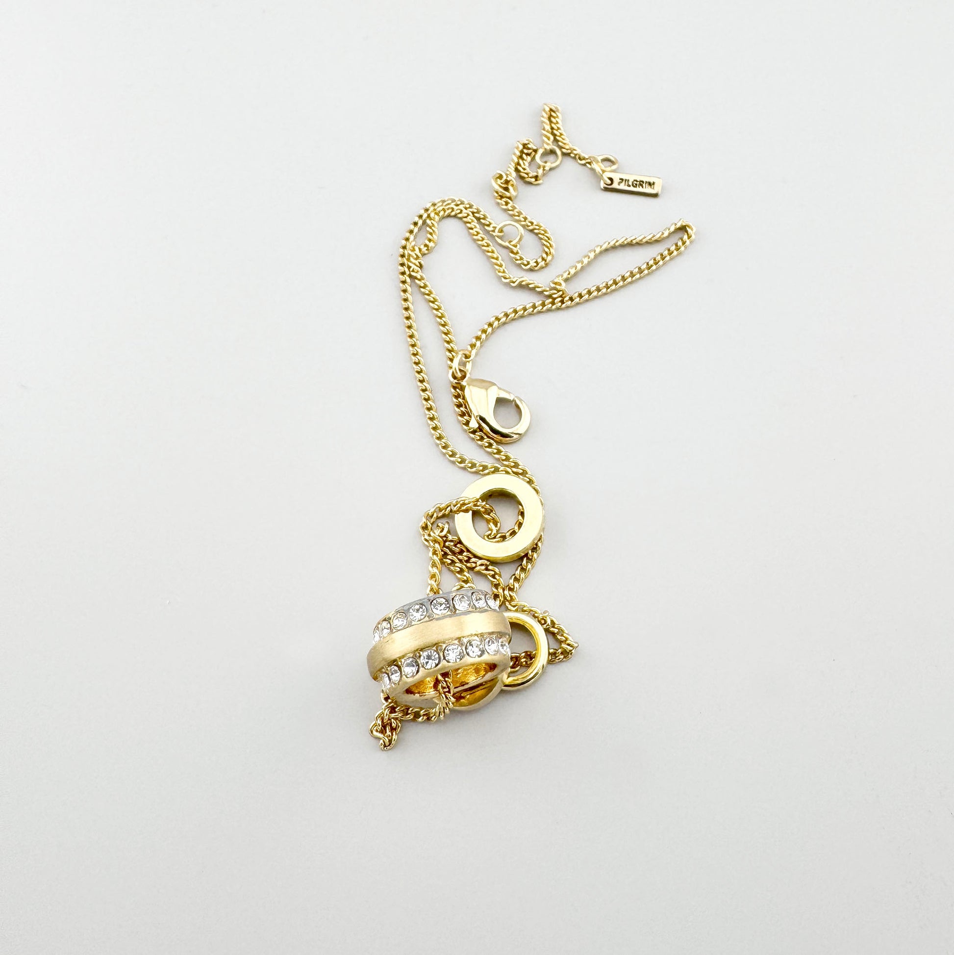 Collier Pilgrim doré avec pendentifs ronds et cristaux scintillants