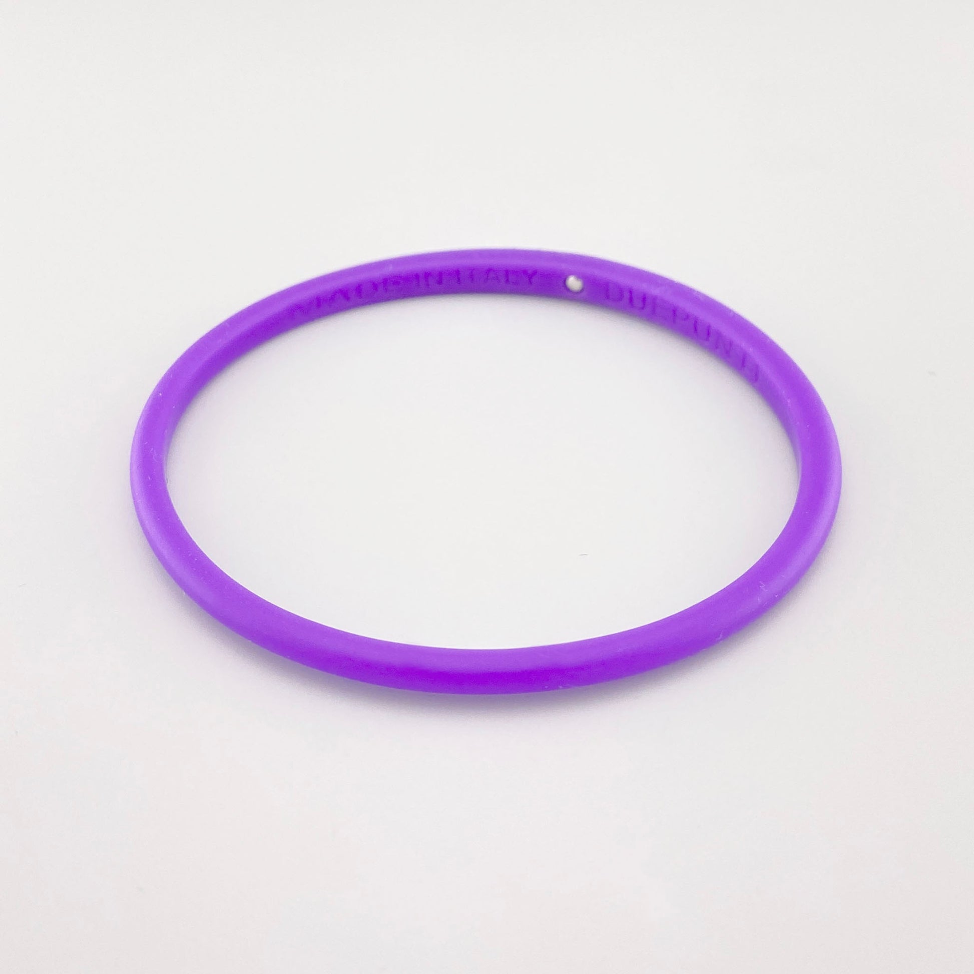 Silikonarmband Duepunti in Violett mit kleinem Diamanten und matter Oberfläche