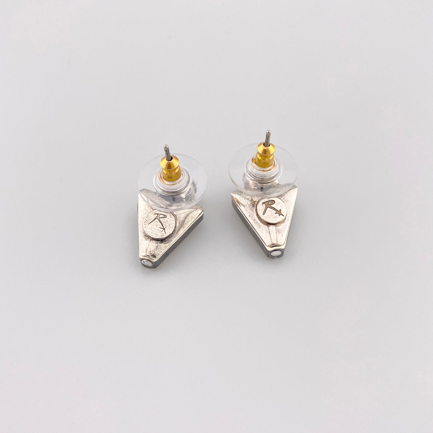 Boucles d’oreilles triangles en argent décorées de cristaux étincelants