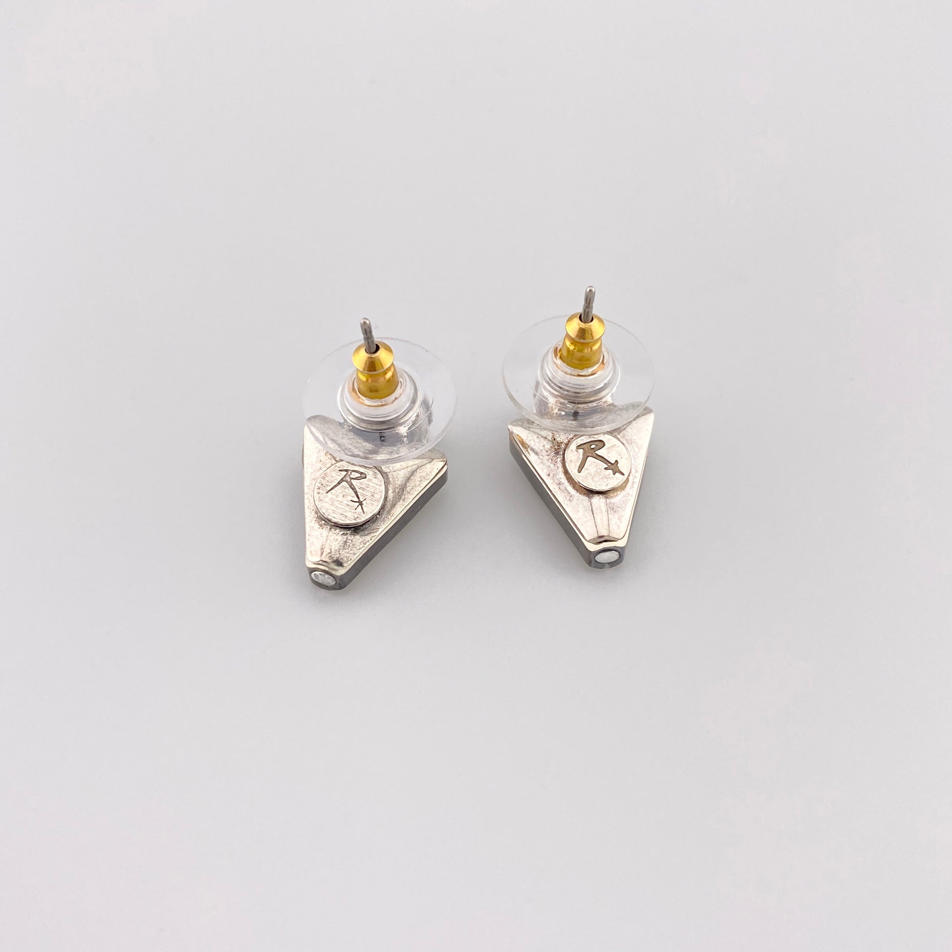 Boucles d’oreilles triangles en argent décorées de cristaux étincelants