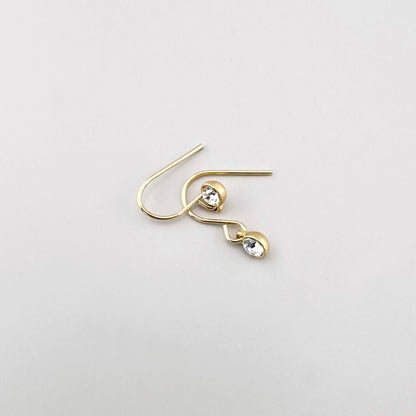 Pendientes dorados con gancho y piedra transparente