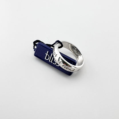 Anillo Best Friend Bliss Gioielli con grabado simbólico y brillo plateado