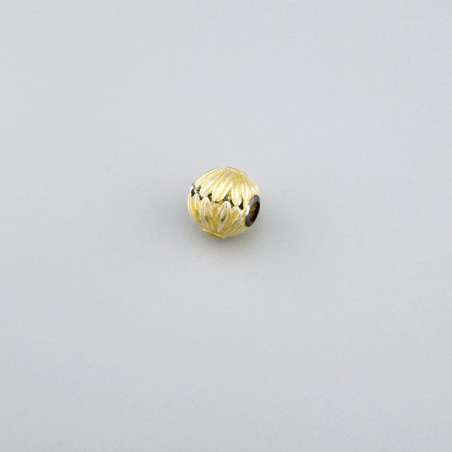 Charm esférico Thomas Sabo con grabado de marca y motivo solar