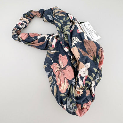 Bandeau IRL à motif floral sur fond sombre avec tissu doux