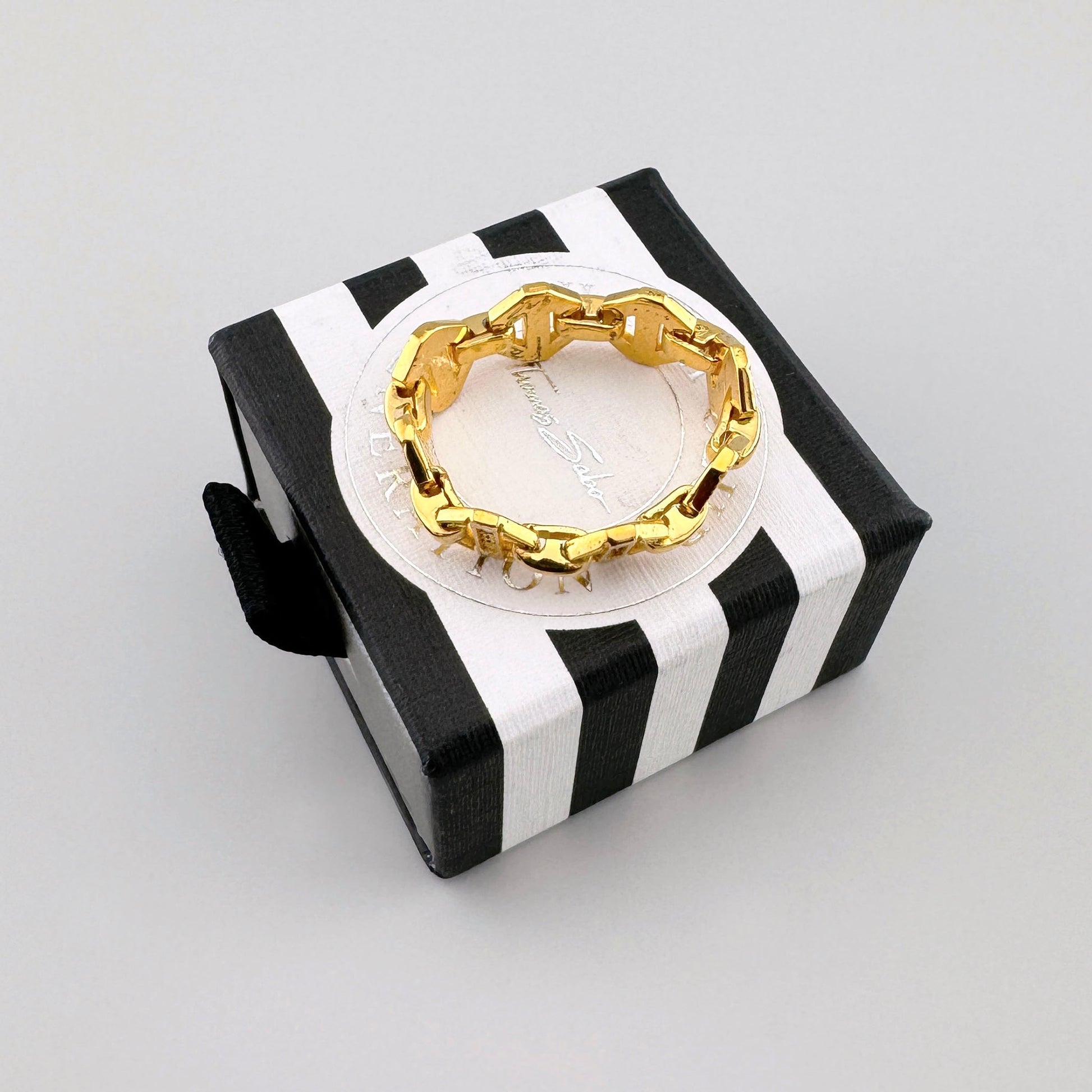 Gold-plated Thomas Sabo chain ring with zirconia displayed on a branded box